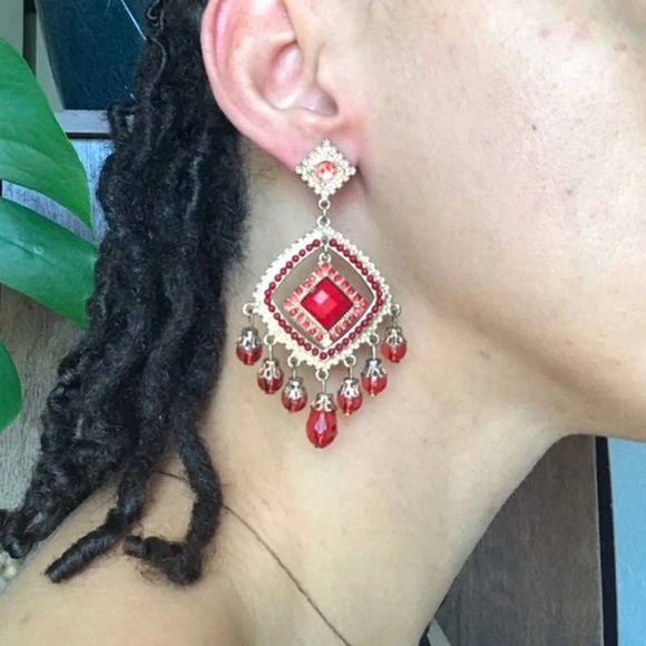 🏵 Bolly Holly Chandelier Earrings 🏵 - Picture 1 of 5